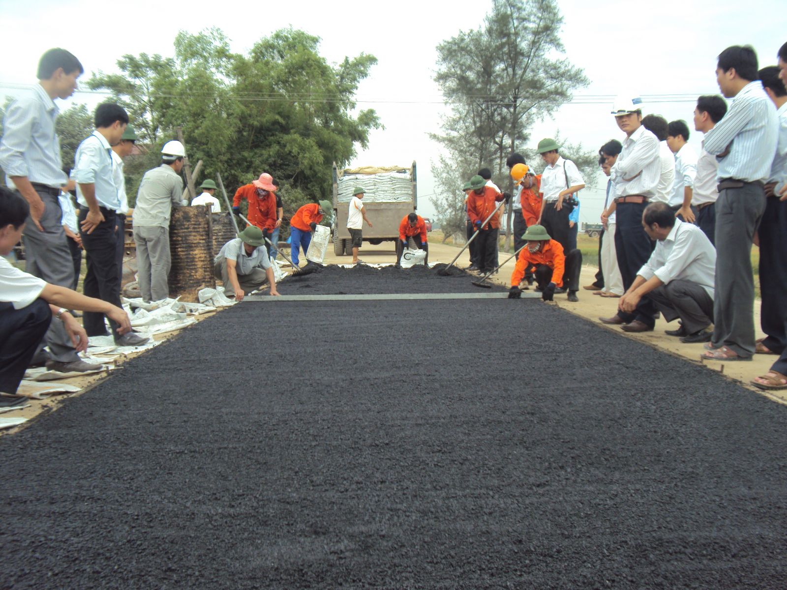 Sử dụng Carboncor Asphalt làm đường
